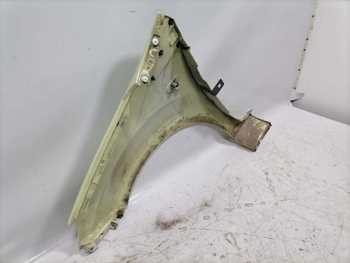 Renault Twingo 2 original Kotfl&uuml;gel vorn rechts OVF91 Gr&uuml;n BJ09